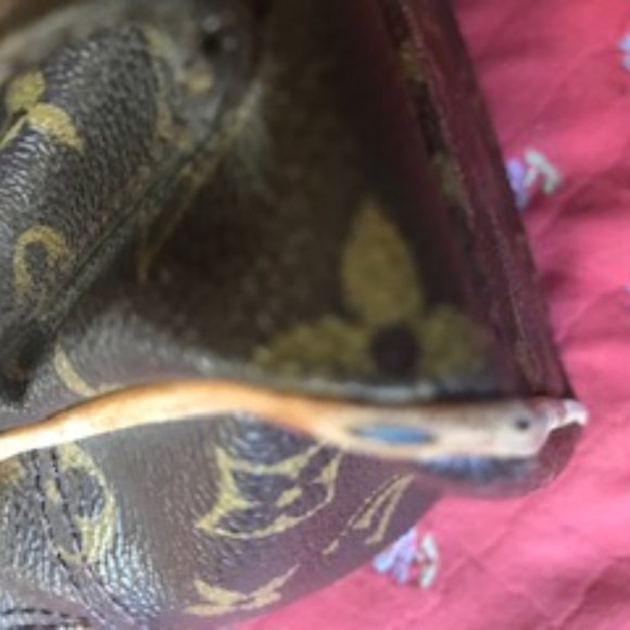 Louis Vuitton Handbag. - Picture 7 of 8